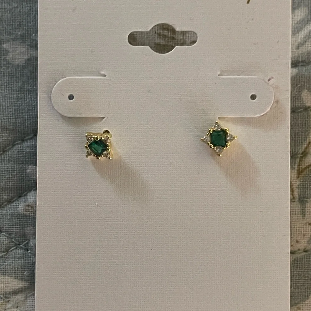 Classic Gold and Green Gemstone Earrings - Picture 1 of 2